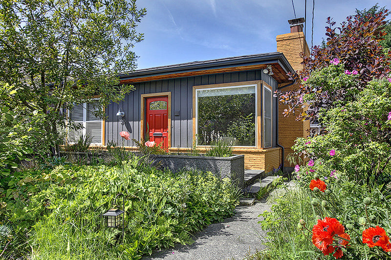 Exterior Paint Color Design: Red Door Rambler