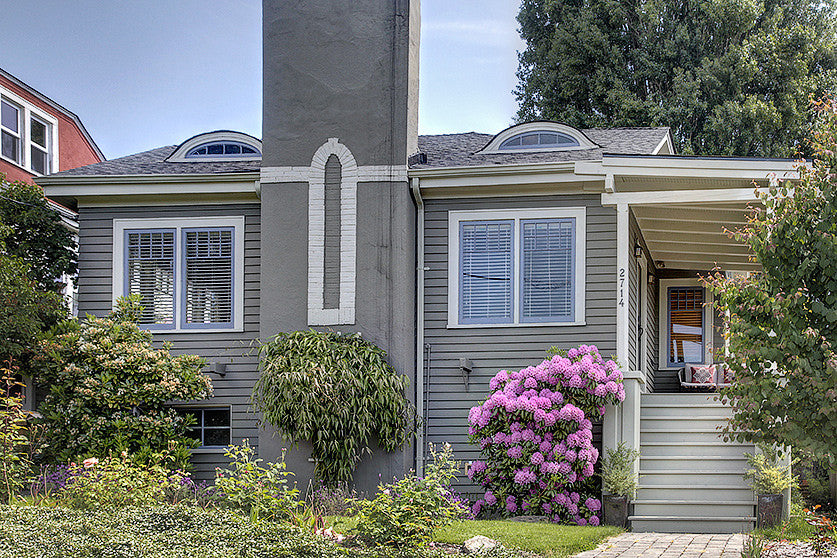Exterior Paint Color Design: Eyebrow Window Bungalow
