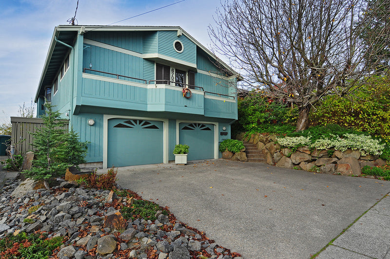 Exterior Paint Color Design: Green Bavarian